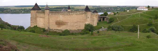 Летняя панорама Хотинской крепости