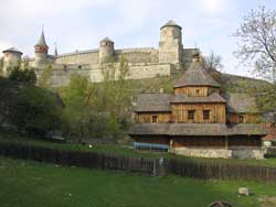 Крестовоздвиженская церковь и Старый Замок.